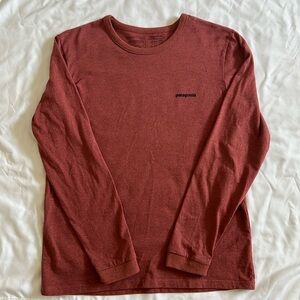Patagonia women’s long sleeve tshirt. Size small reddish color.